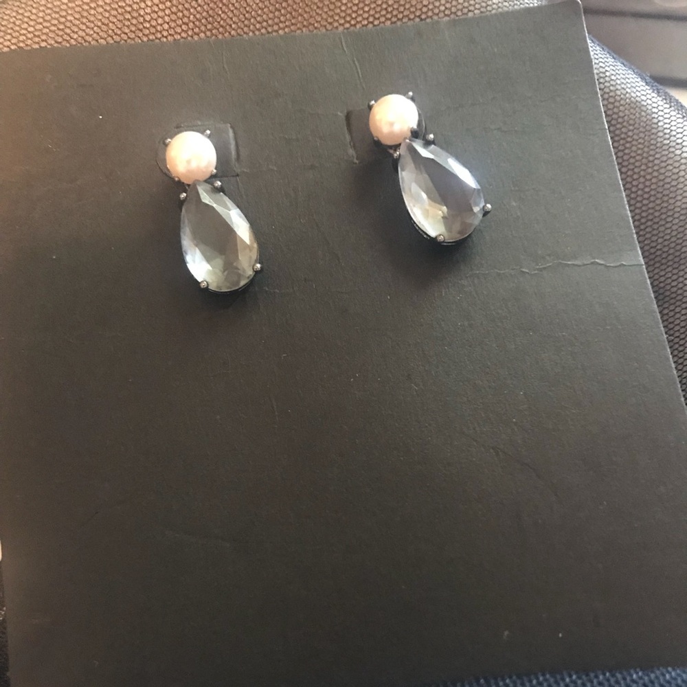 Banana Republic pearl and jewel earring. NEW!